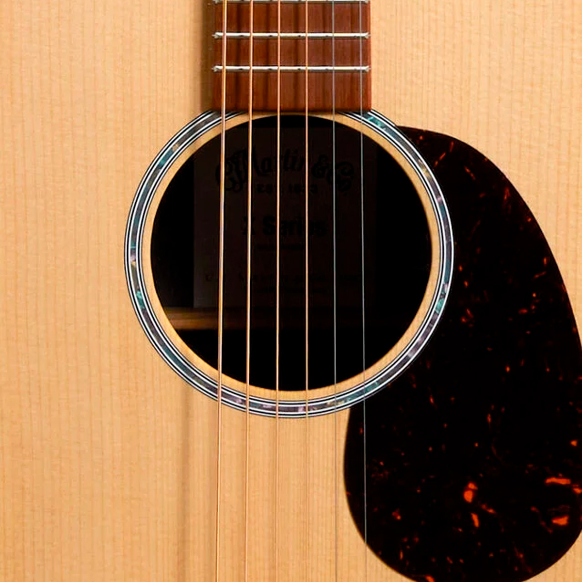 Martin D-X2E Mahogany X Series disponible en Greins Casa de Música